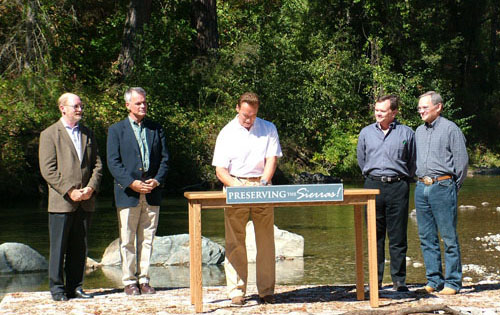 Gov. Schwarzenegger signs the Sierra Nevada Conservancy at the Bear River in Colfax, calling the Sierras “the crown jewel” of California. Assemblyman Laird, Resources Secretary Chrisman, CalEPA Secretary Tamminen, and Assemblyman Leslie look on.