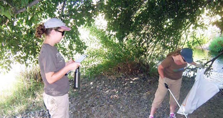 Volunteers at PLT’s 2012 Great Sierra River Cleanup, picking up trash at Miner’s Ravine in Roseville.